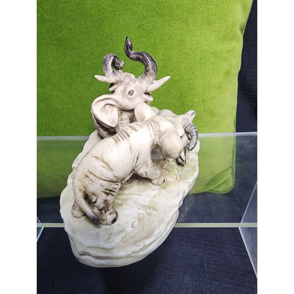 Elephants On Rock Figurine Signature On Bottom - Picture 7 of 8